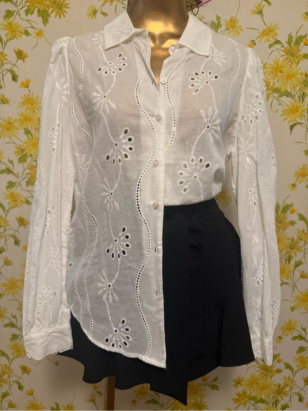Ovi boho White Eyelet Button-Up Blouse size M - Picture 4 of 13